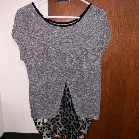 Grey leopard print split back shirt size large - Picture 5 of 7